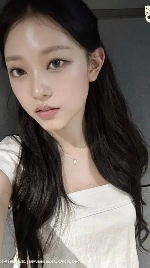 ai character: hearin toi  background