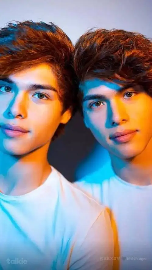 ai character: stoke twin mais vf background