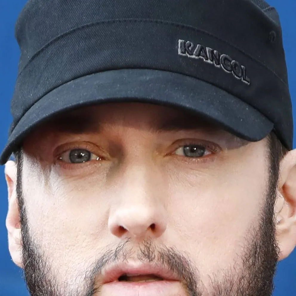 chat with ai character: Eminem 