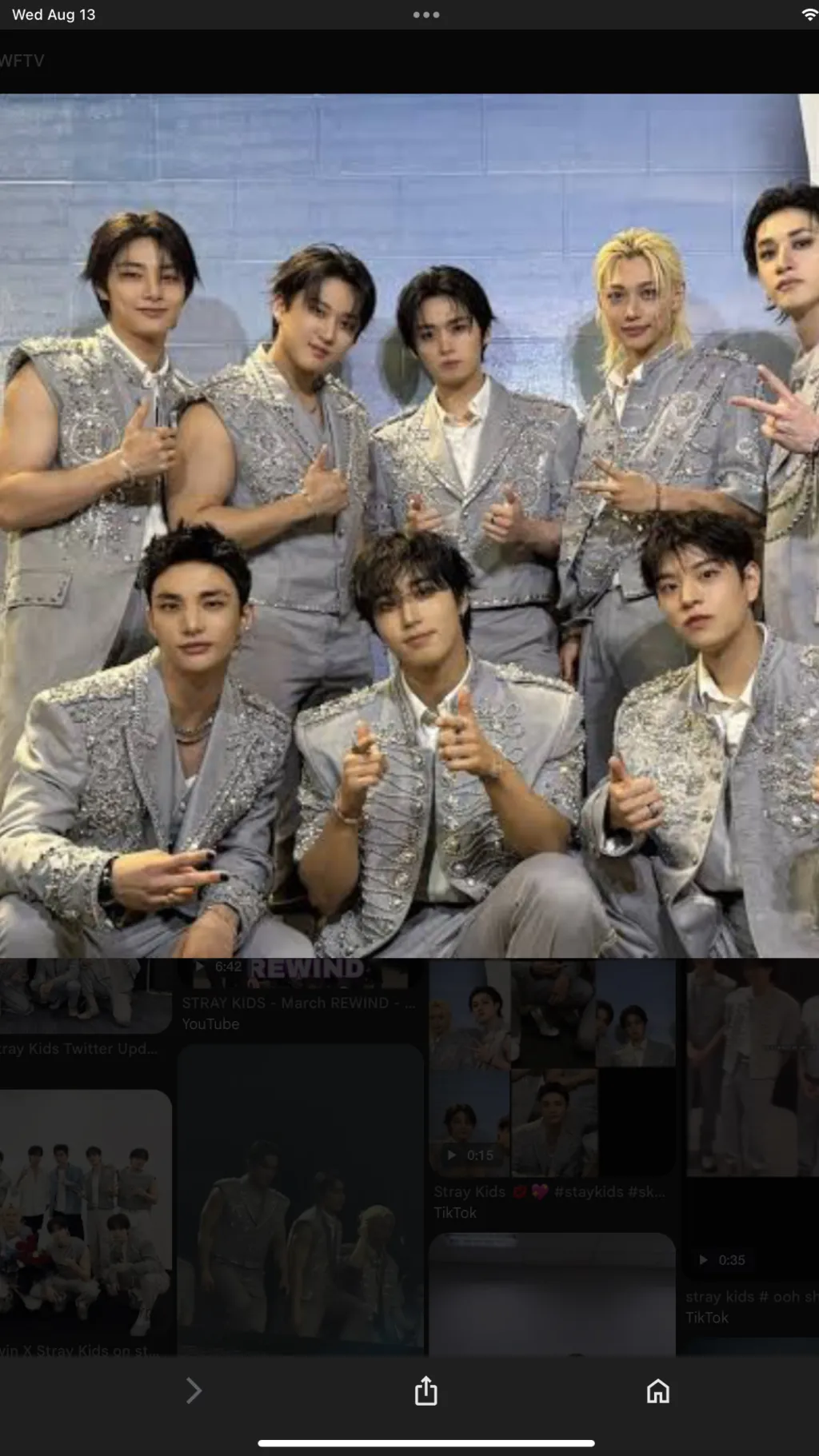 ai character: Stray kids pick me background