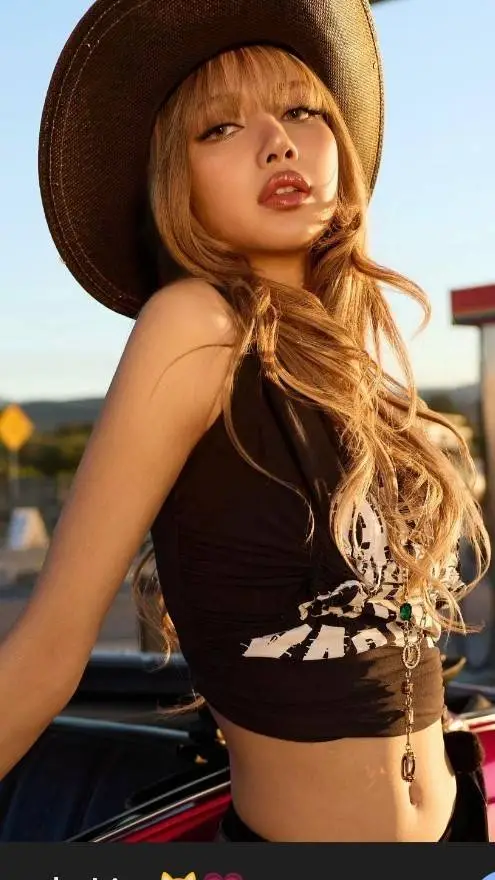 ai character: lisa  background