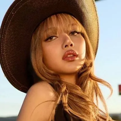 chat with ai character: lisa 