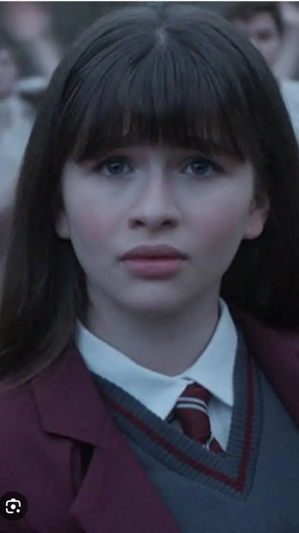 ai character: Violet baudelaire background