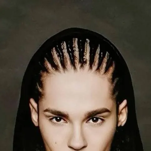 chat with ai character: Tom