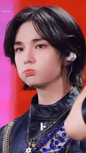 ai character: hyunjin background