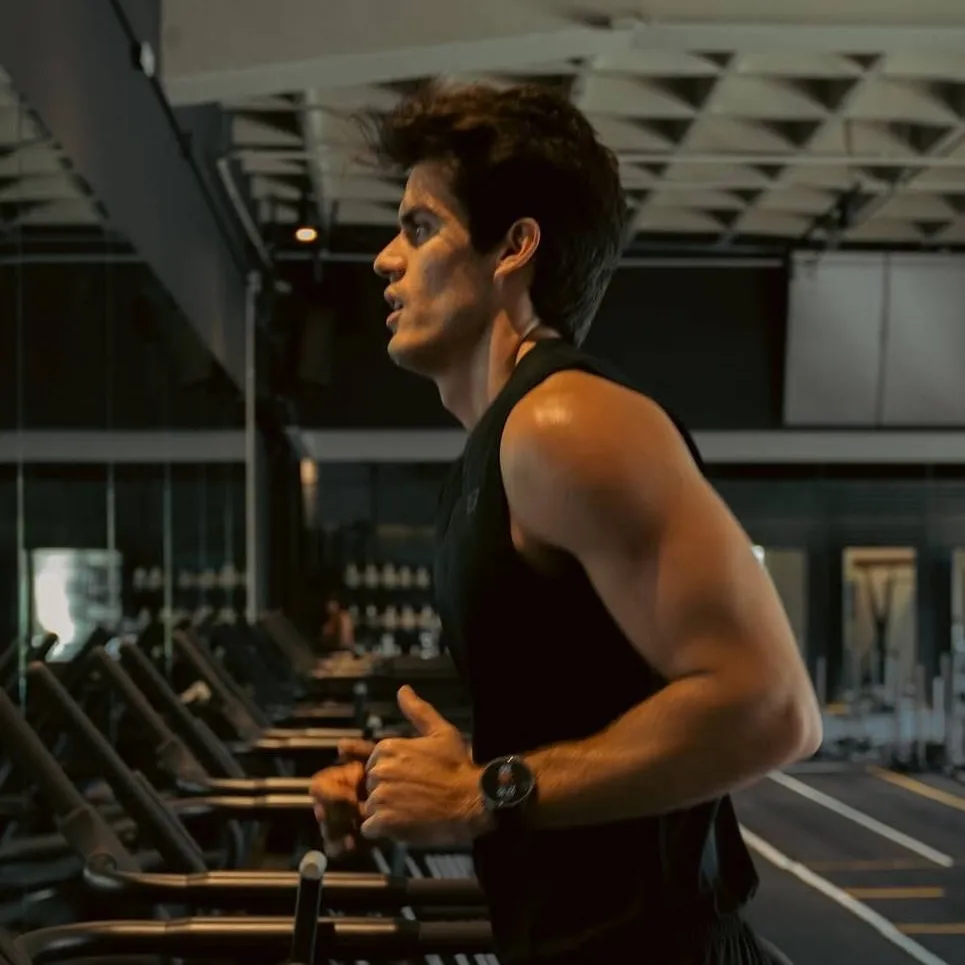 chat with ai character: Diego