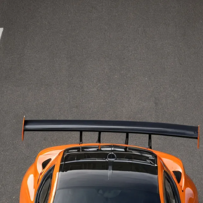 chat with ai character: un Porsche 911 