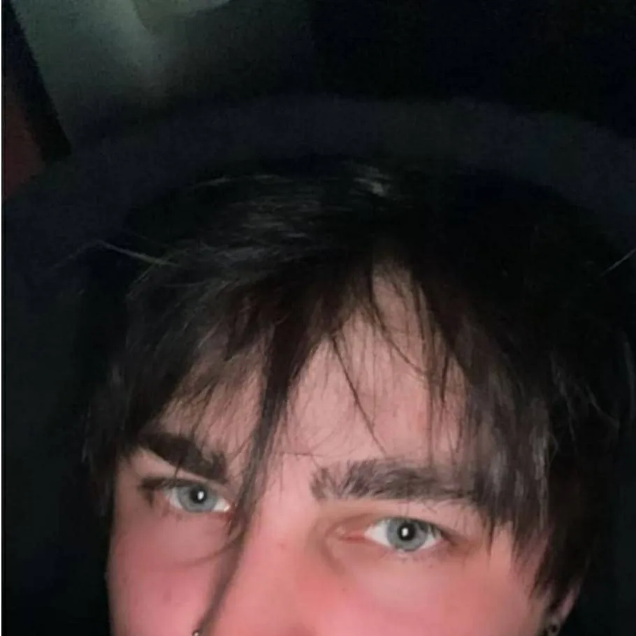 chat with ai character: colby brock