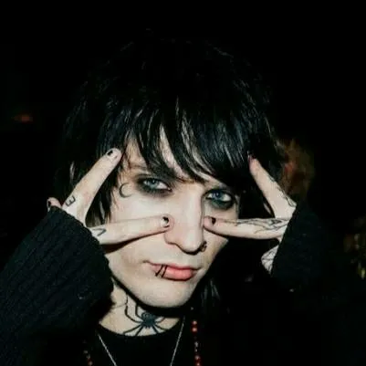 chat with ai character: Johnnie  guilbert