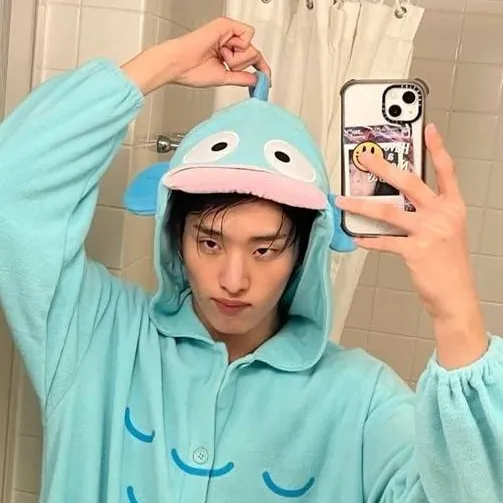 chat with ai character: keeho