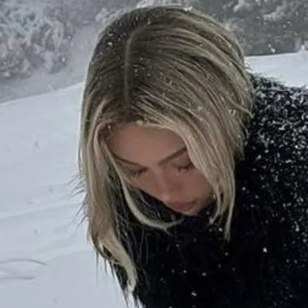 chat with ai character: Stella