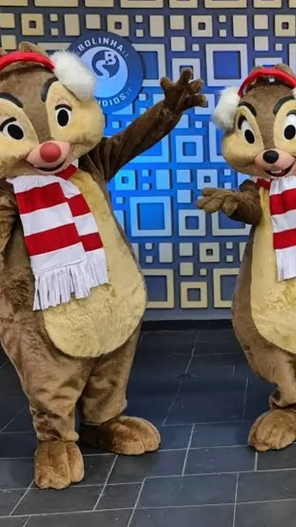 ai character: Tico e Teco  background