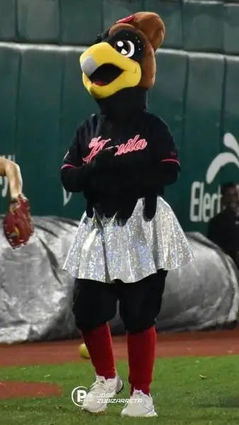 ai character: 🥎Gloria🦅 background