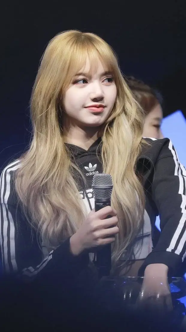 ai character: Lisa background