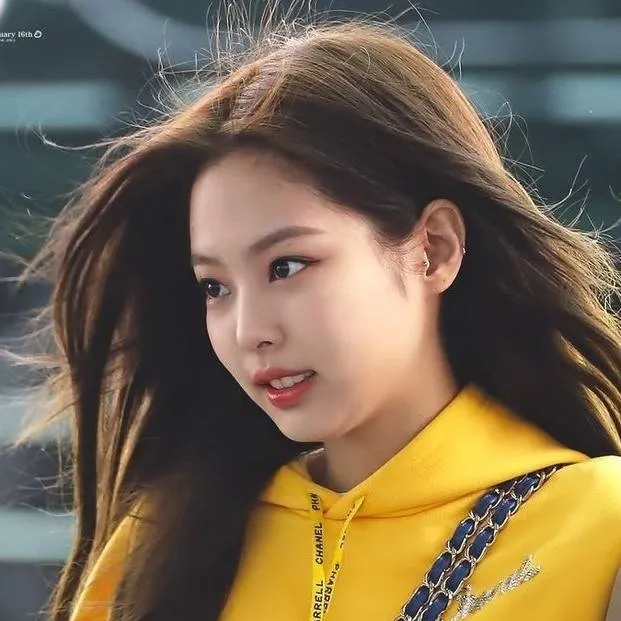 chat with ai character: Jennie Kim