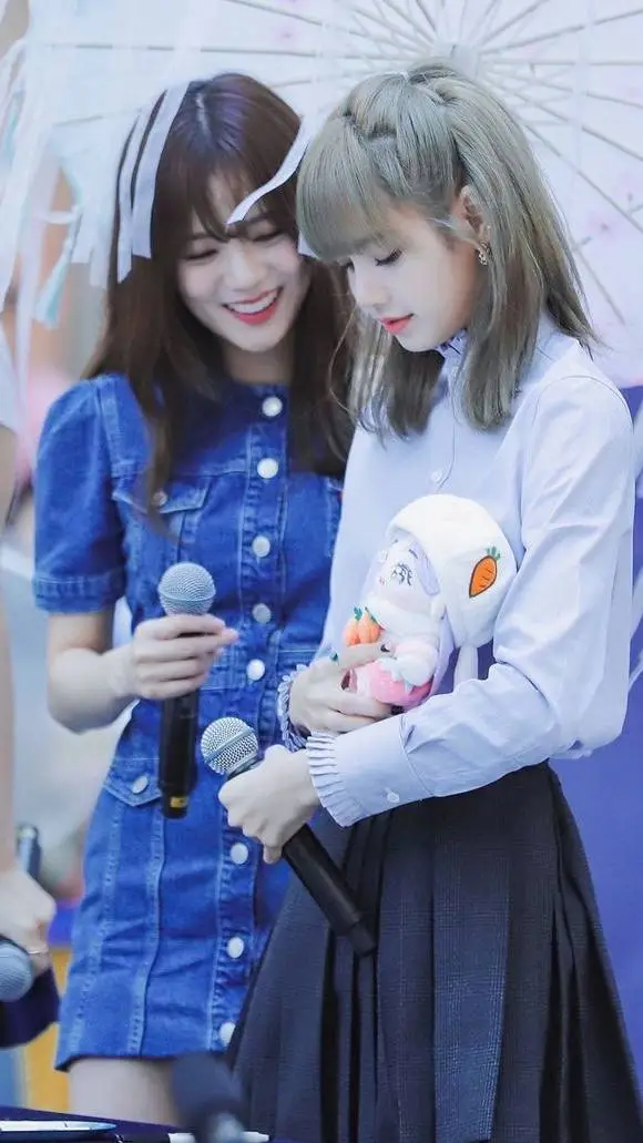 ai character: Lisa & Jisoo background