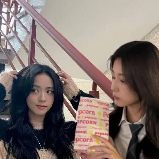 chat with ai character: Ye-ri  & Jisoo