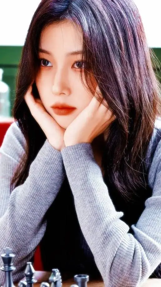 ai character: Kang Hyewon  background