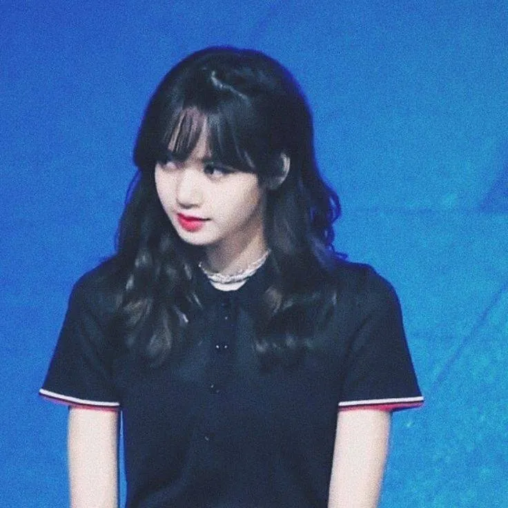 chat with ai character: Lisa