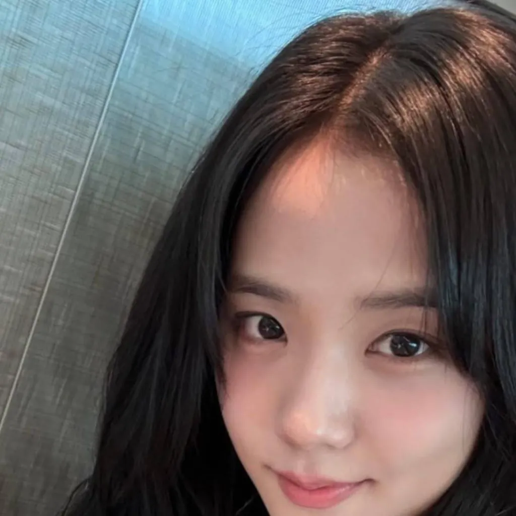 chat with ai character: Jisoo