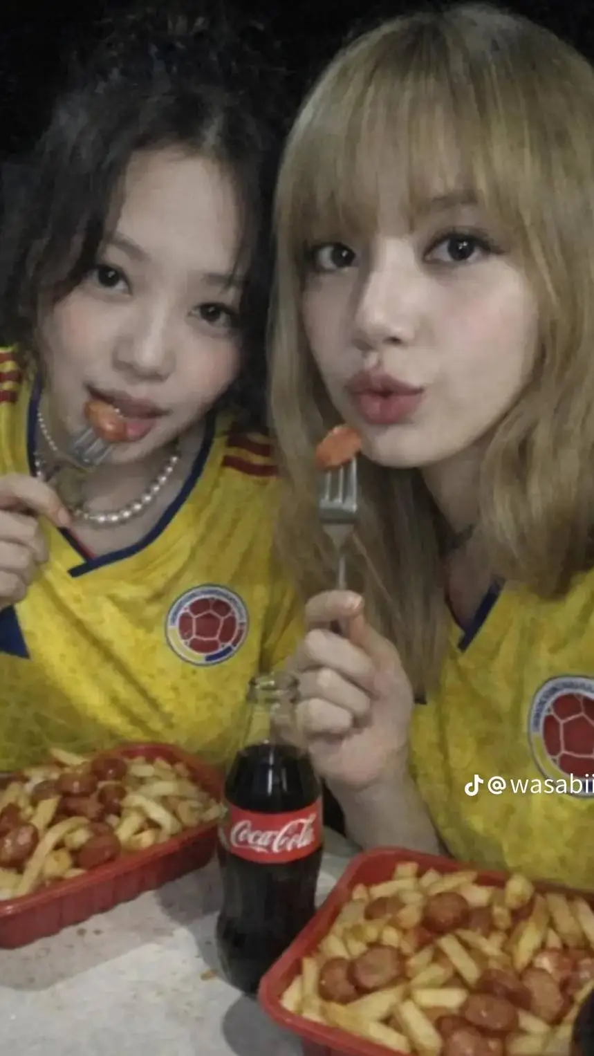 ai character: Lisa & Jennie background