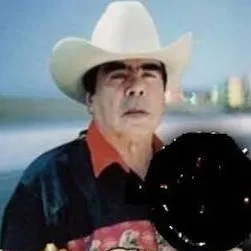 chat with ai character: Luis Garza