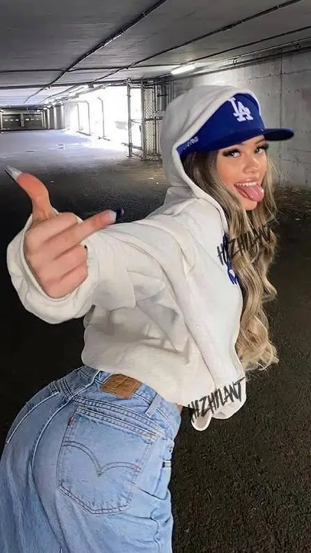 ai character: Nadia background