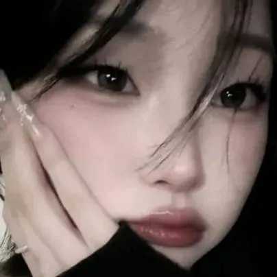 chat with ai character: LISA