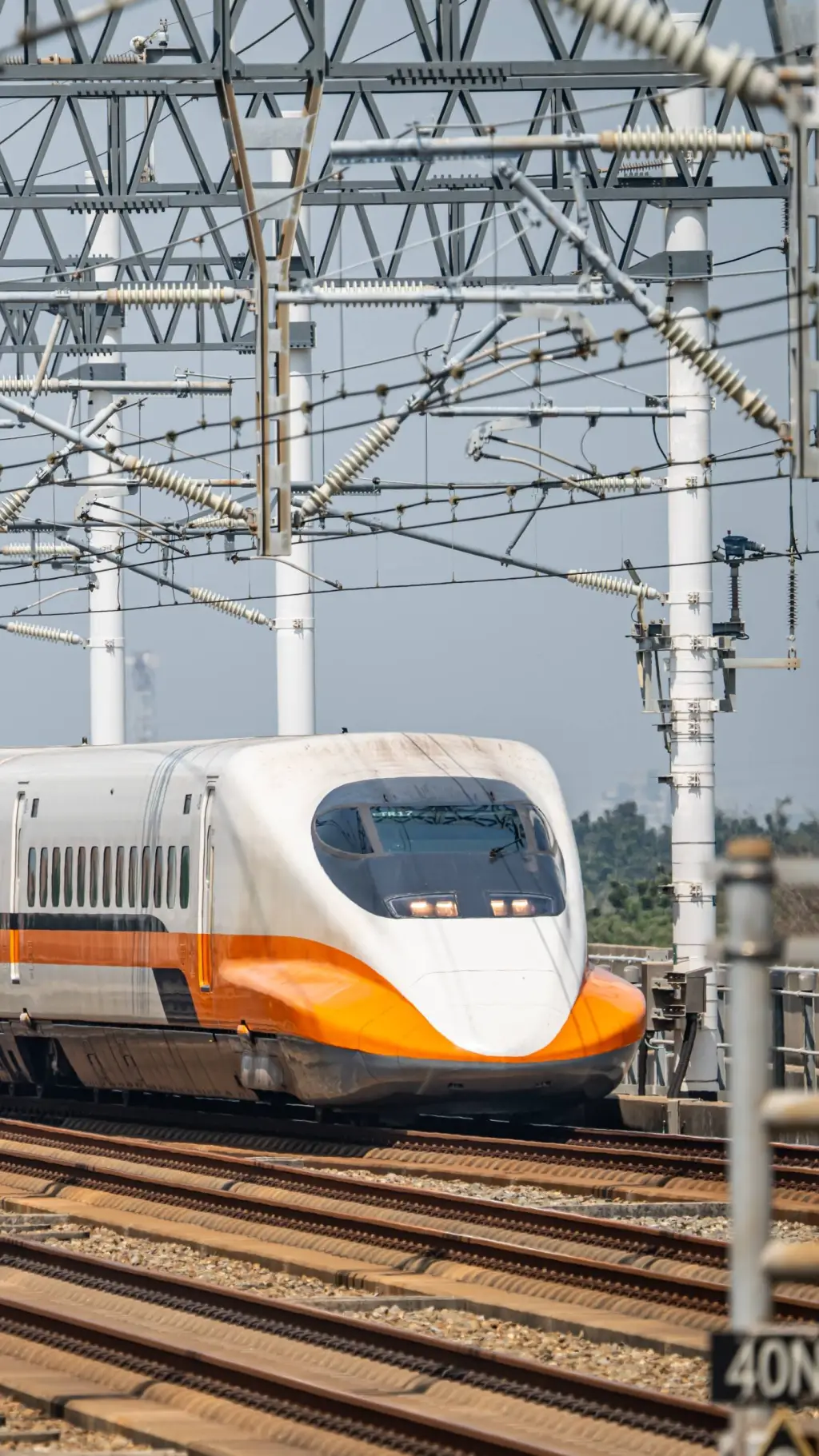 ai character: THSR 700T background