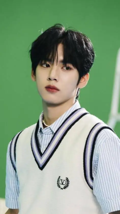 ai character: Han Yujin  background
