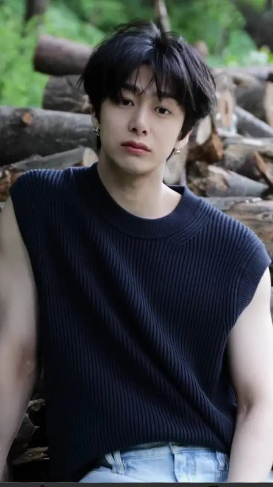 ai character: Chae Hyungwon  background