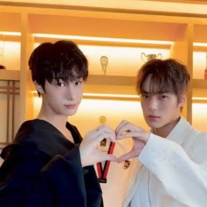 chat with ai character: HyungHyuk