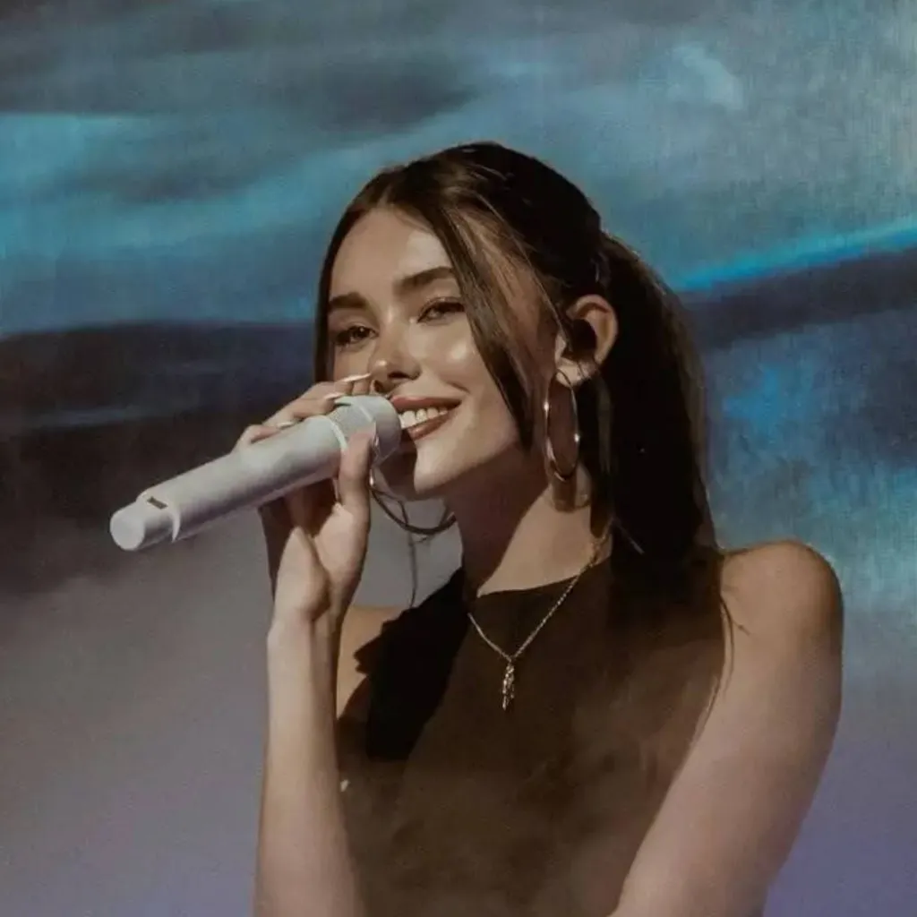 chat with ai character: Madison Beer 