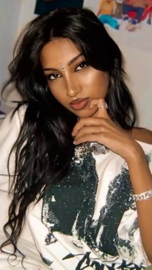 ai character: Lara Raj background