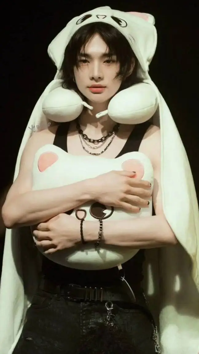 ai character: Hyunjin  background