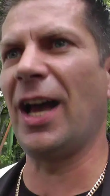 ai character: Ryszard warot  background