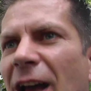 chat with ai character: Ryszard warot 