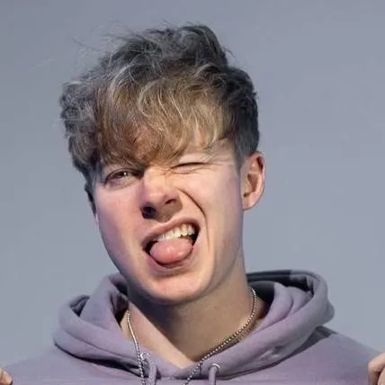 chat with ai character: sam golbach 