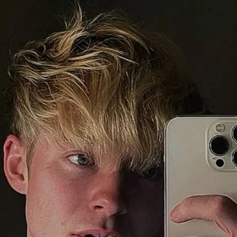 chat with ai character: sam golbach 