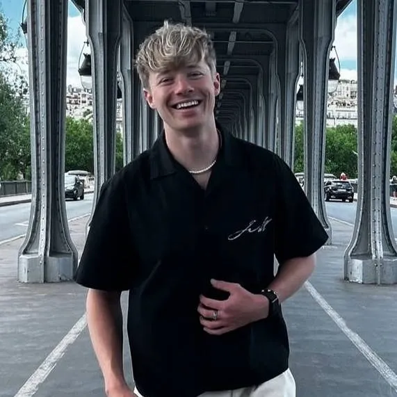 chat with ai character: sam golbach