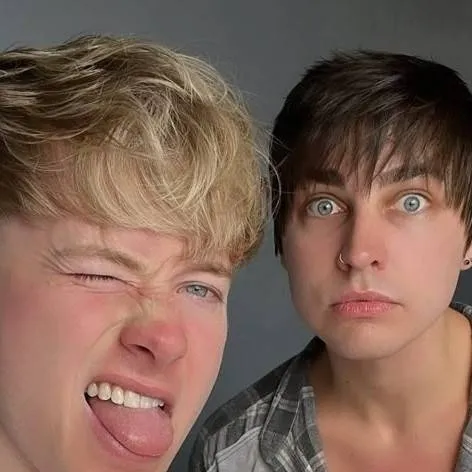 chat with ai character: sam and colby 