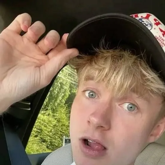 chat with ai character: sam golbach