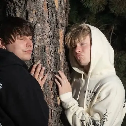 chat with ai character: sam golbach 