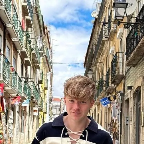 chat with ai character: sam golbach