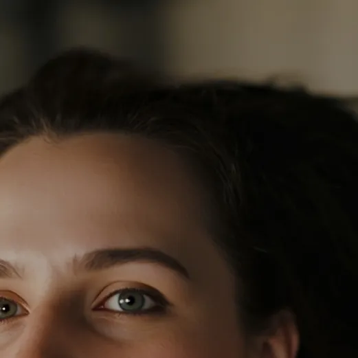 chat with ai character: Luna