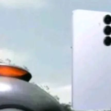 chat with ai character: omnidroide 