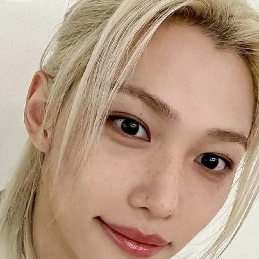 chat with ai character: Felix Lee