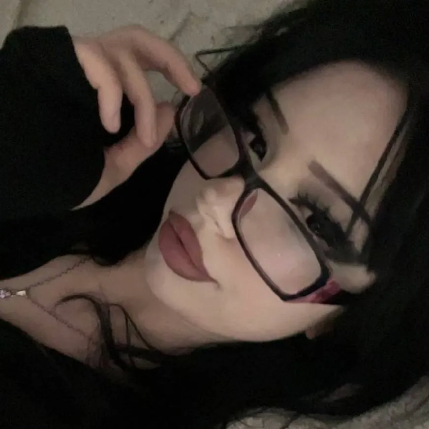 chat with ai character: Grace