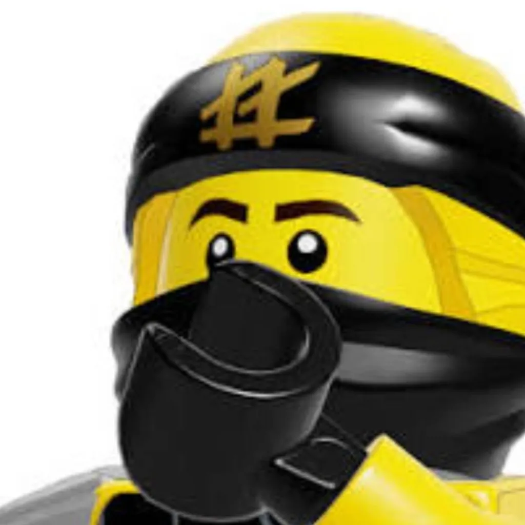 chat with ai character: Hue Aragon darkly