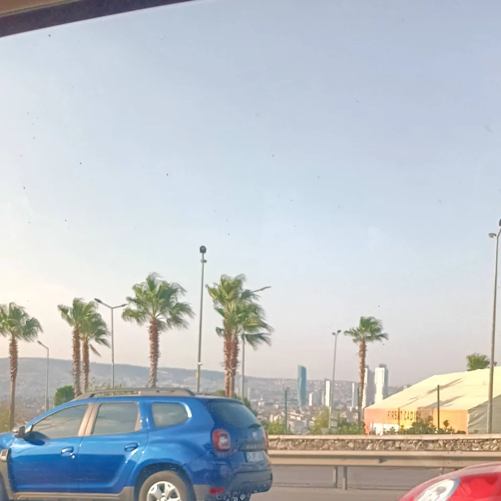 chat with ai character: VOX